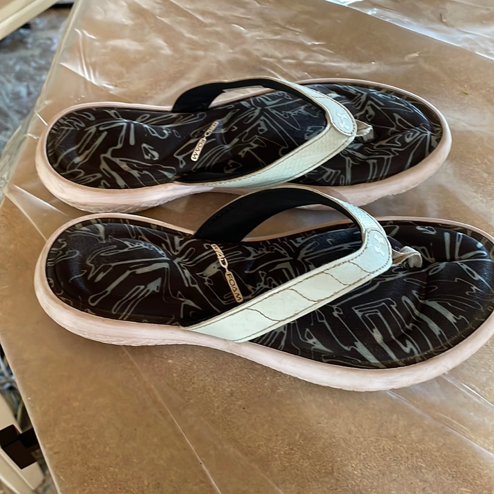 Under Armour flip flops size 6.